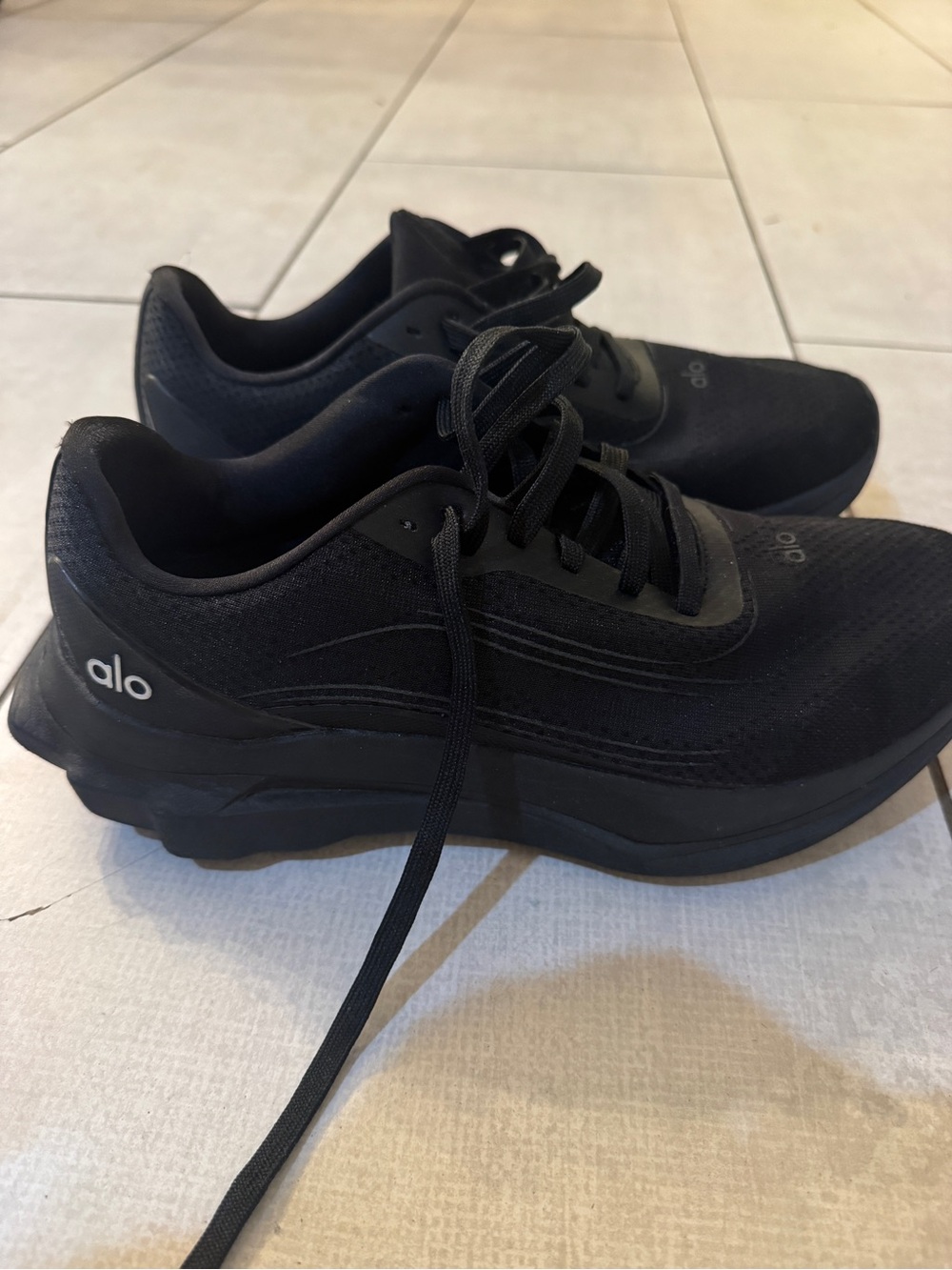 Alo Runner Black  Performance Running Shoes